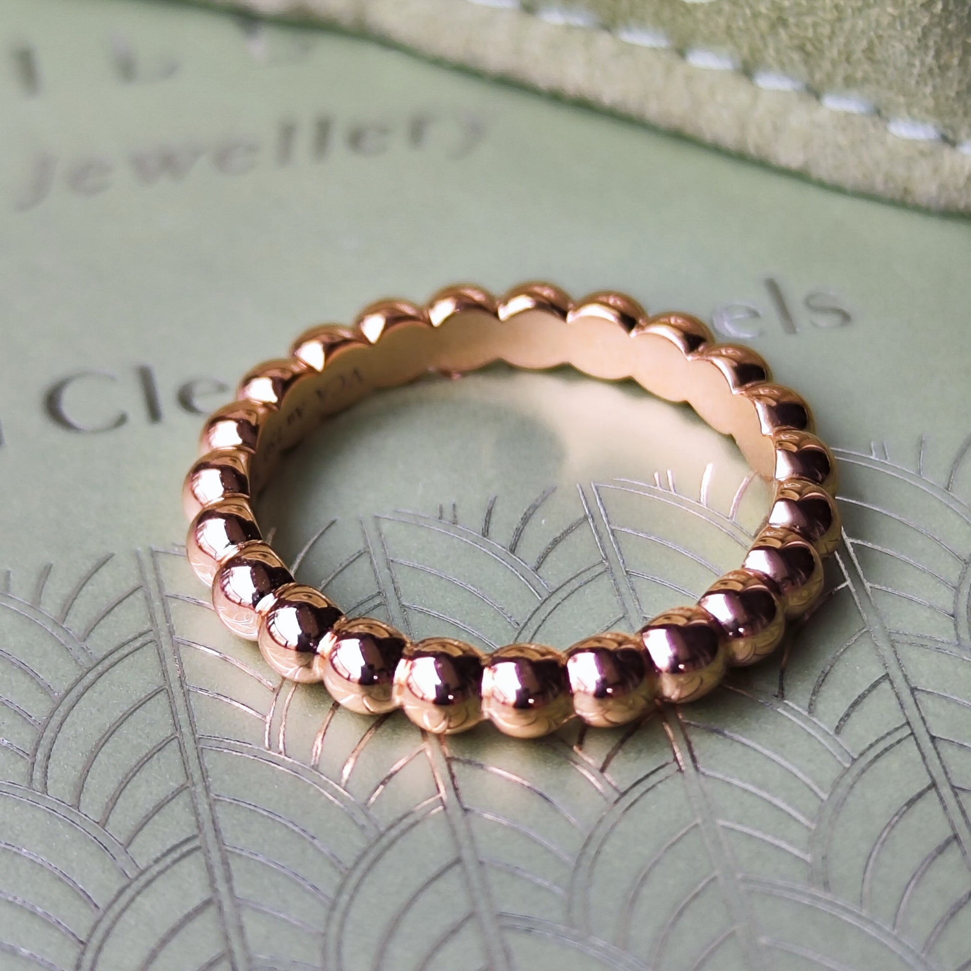 Van Cleef & Arpels ヴァンクリーフ&アーペル ペルレ ミディアム 50