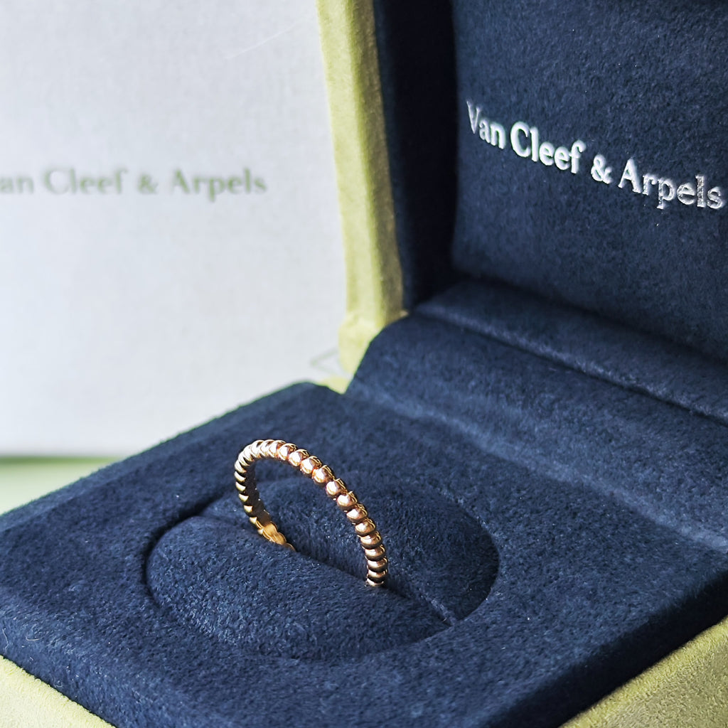 Van Cleef & Arpels ヴァンクリーフ&アーペル ペルレ スモール 50 18金YG 2025年製 ギャランティ付き