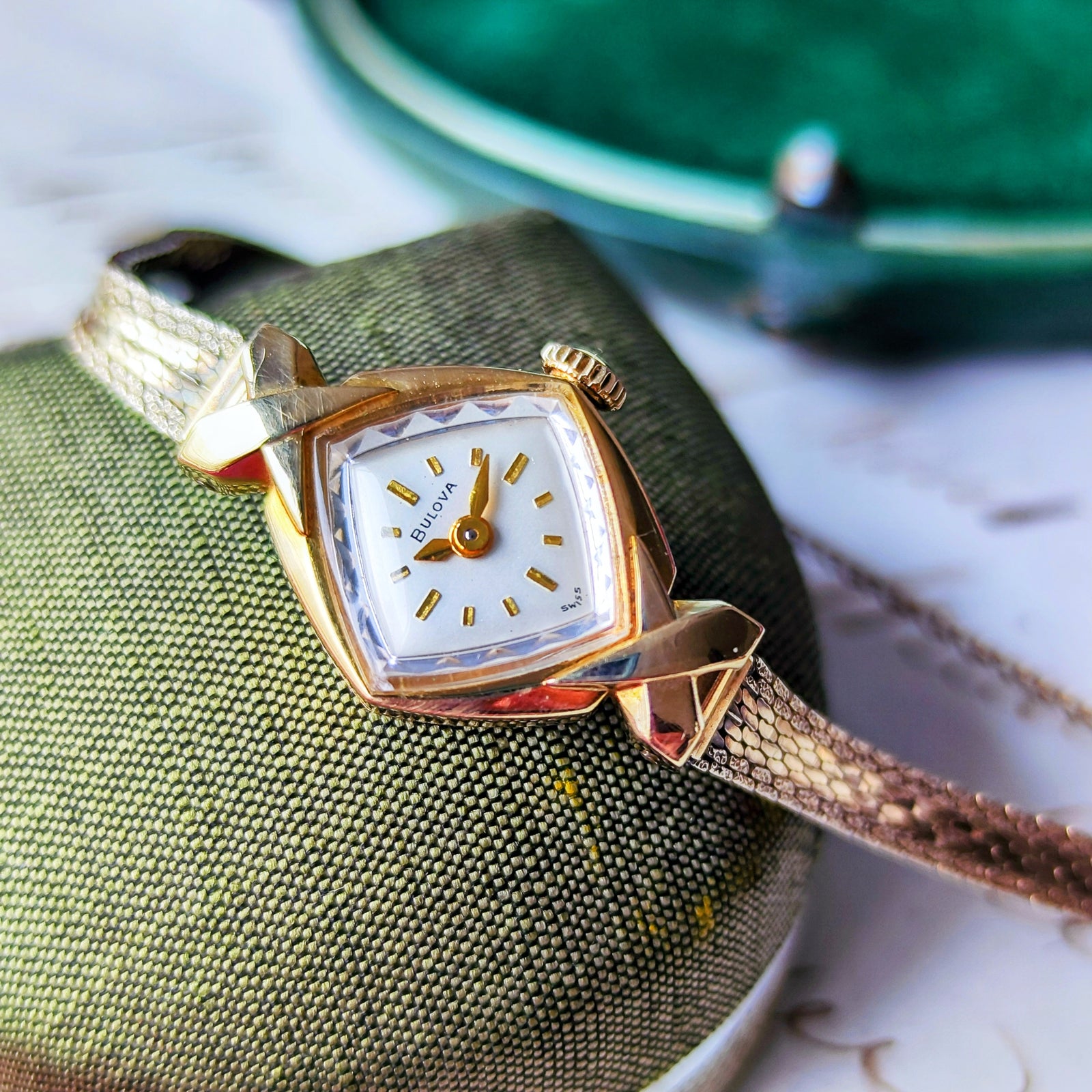 OH済み】BULOVA ブローバ アンティーク 手巻き 腕時計 – Mico宝飾店