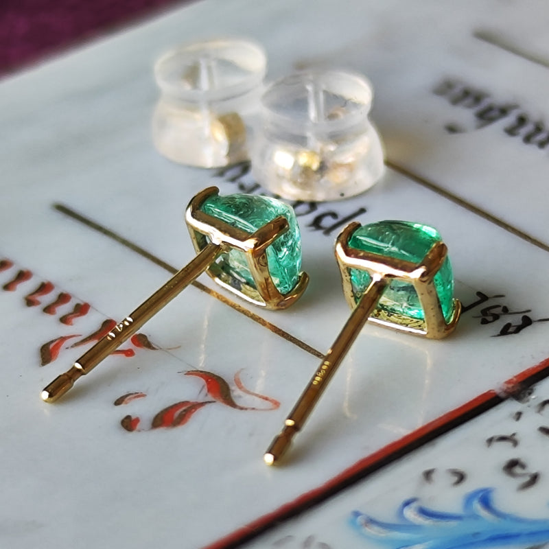 【シュガーローフ】天然エメラルド 18金ピアス