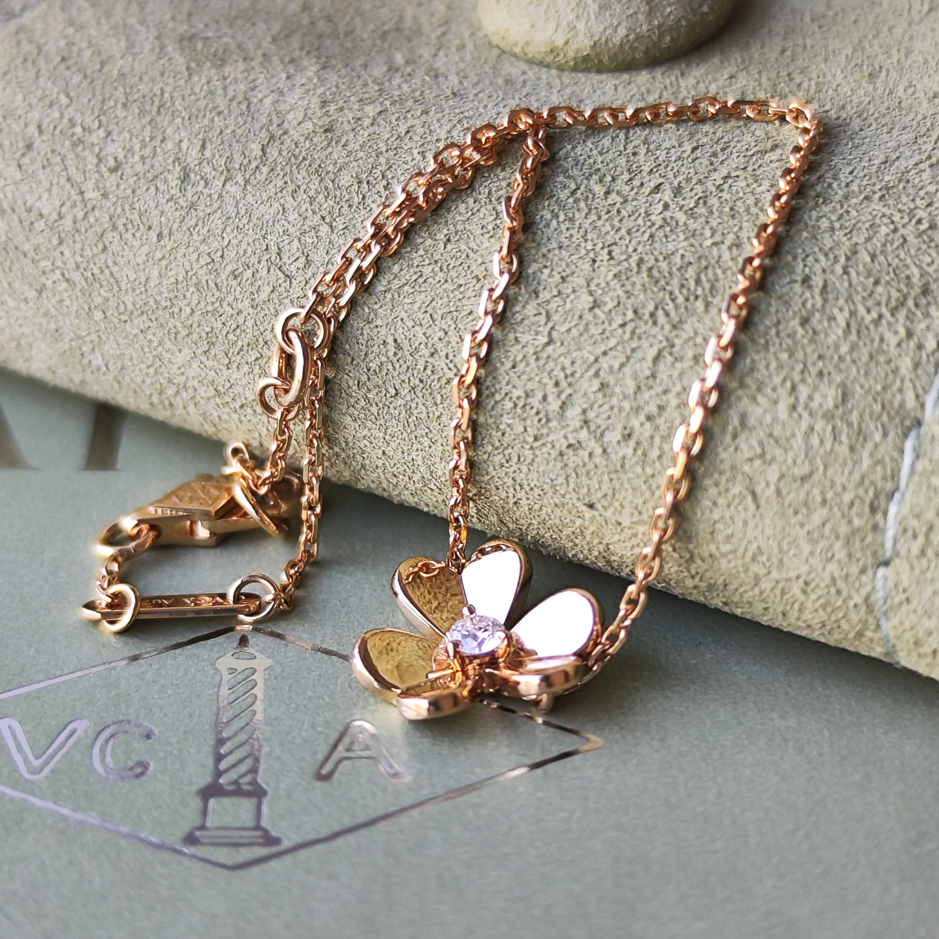 Van Cleef & Arpels ヴァンクリーフ&アーペル フリヴォル ダイヤモンド