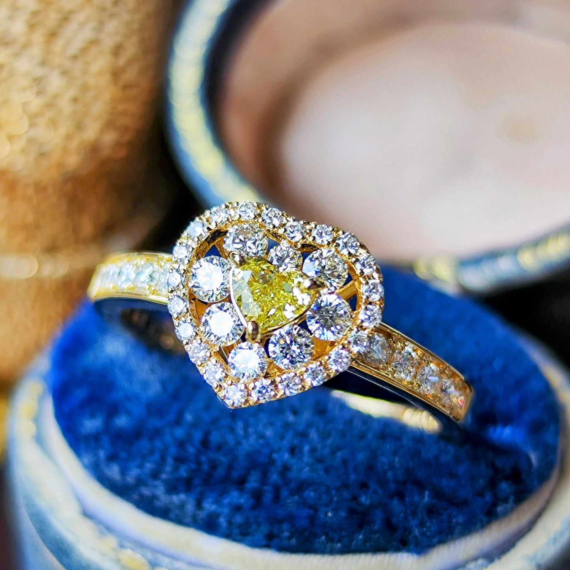 【イエローダイヤ】FANCY INTENSE YELLOW 0.183ct SI1 ハートシェイプ