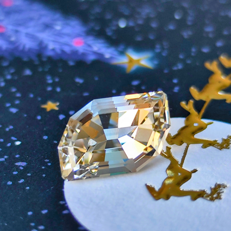 【ルース】天然バイカラートパーズ ウクライナ産 8.124ct 鑑別書付き