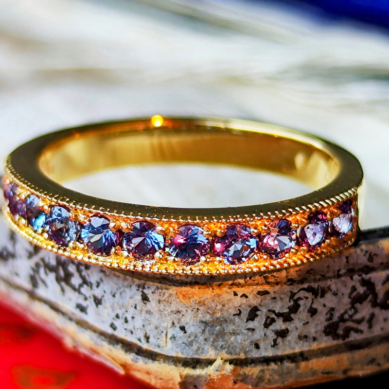 天然アレキサンドライト ダイヤカット ハーフエタニティリング 18金