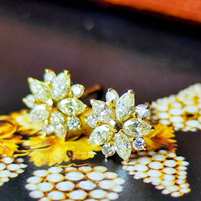 天然ダイヤモンド マーキスカット 18金ピアス