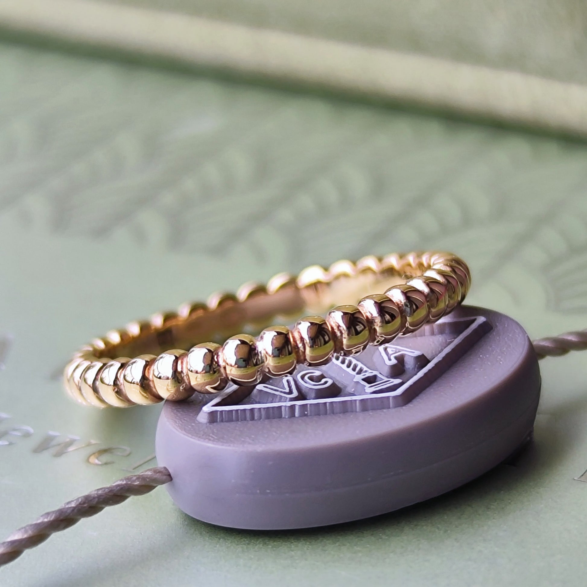 Van Cleef & Arpels ヴァンクリーフ&アーペル ペルレ スモール 48 18金YG