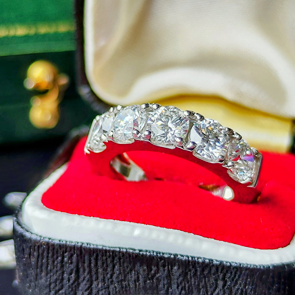 【特別なハフエタ】天然ダイヤモンド 2.65ct E-SI2-3E ハーフエタニティリング プラチナ