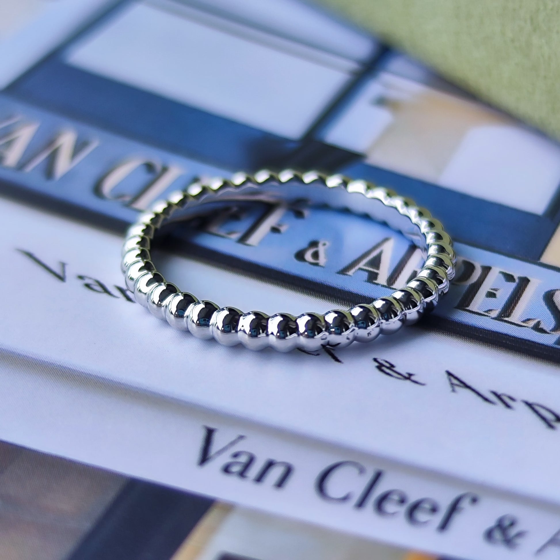 Van Cleef & Arpels ヴァンクリーフ&アーペル ペルレ