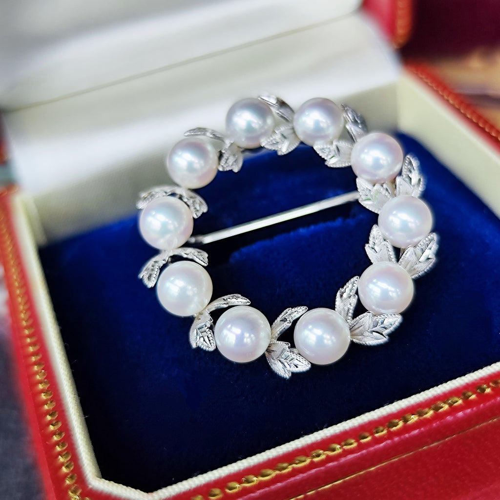 MIKIMOTO ミキモトあこや真珠 月桂樹リースモチーフ ブローチ 18金WG
