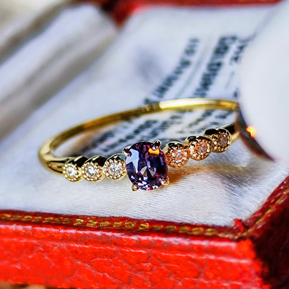 【ベキリーブルー】天然カラーチェンジガーネット 0.24ct 天然ダイヤモンド 18金リング
