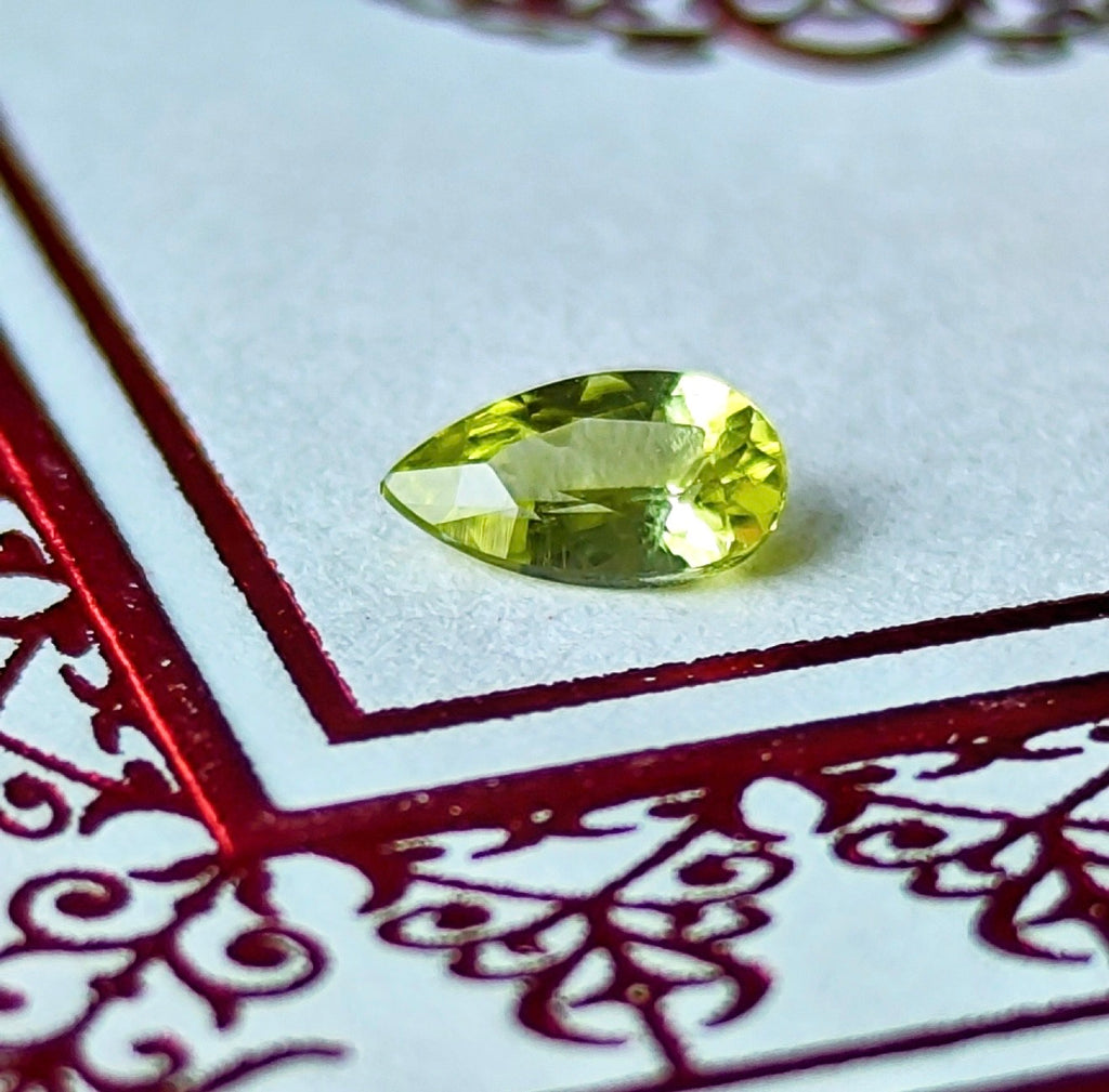 【隕石 宇宙からの宝石】ルース パラサイトペリドット 0.158ct 鑑別書付き