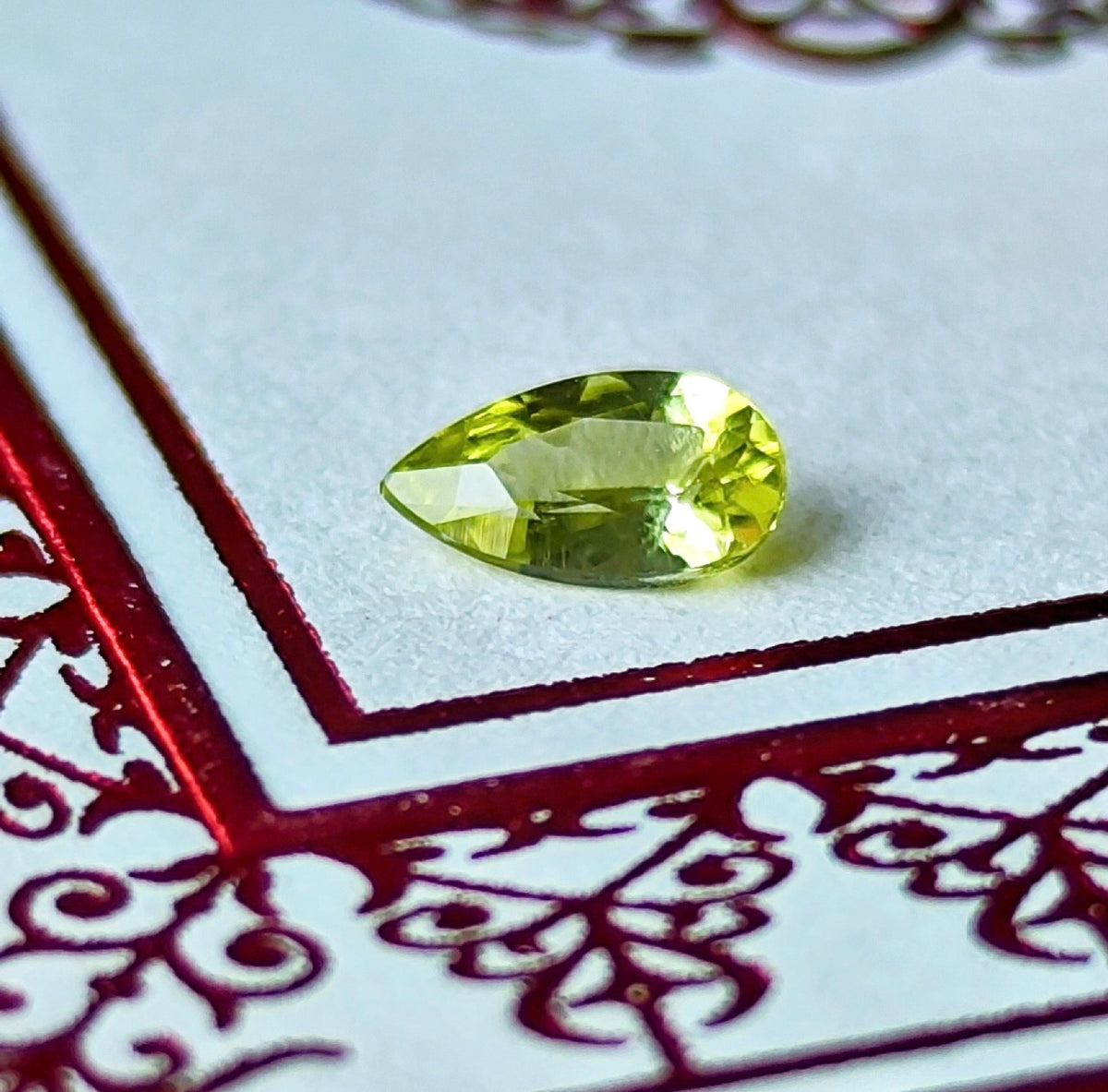 【隕石 宇宙からの宝石】ルース パラサイトペリドット 0.158ct 鑑別書付き