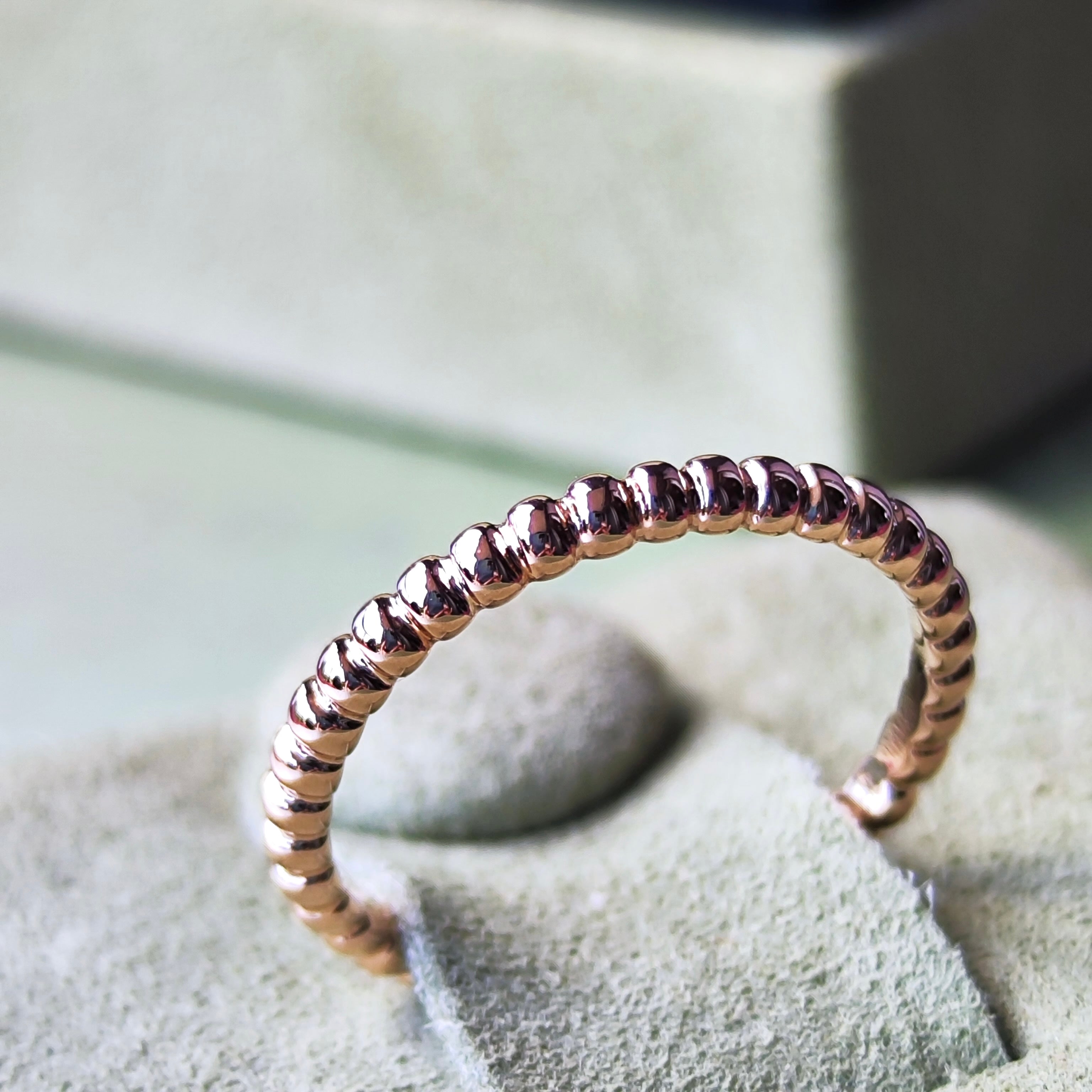 Van Cleef & Arpels ヴァンクリーフ&アーペル ペルレ スモール 54 18金