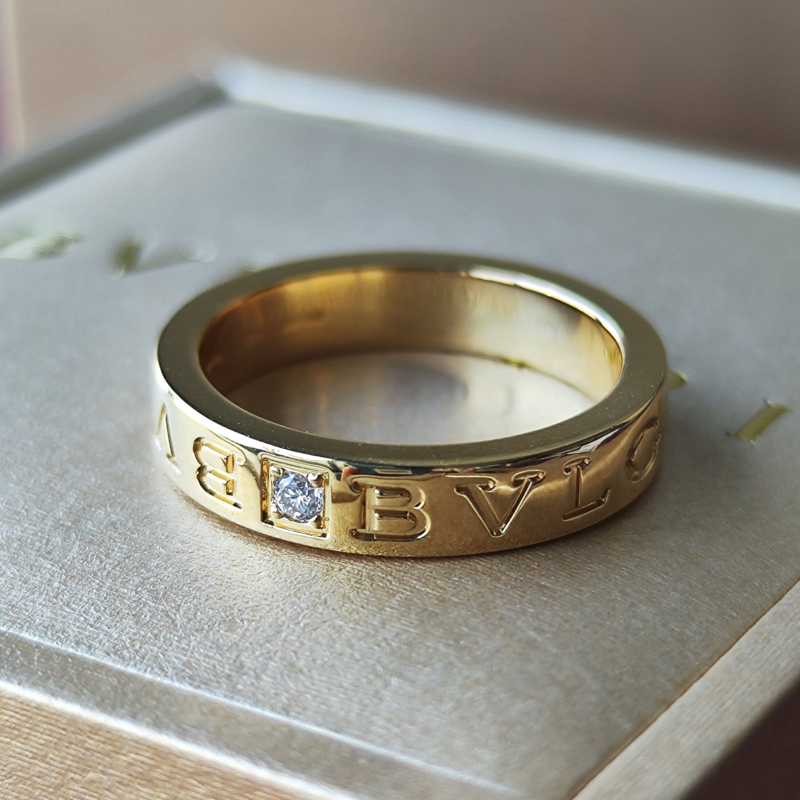 ✨️極美品✨️ BVLGARI ブルガリ リング 19号 シルバー ロゴ 箱付き ✨️極美品✨️ BVLGARI ブルガリ リング 19号 シルバー ロゴ 箱