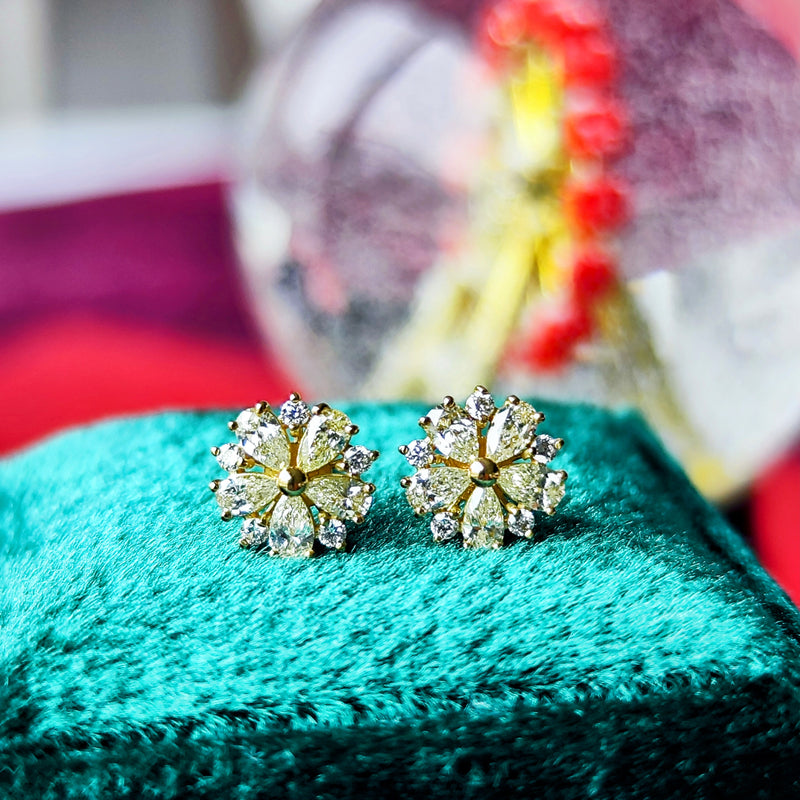 天然ダイヤモンド ペアシェイプ 18金ピアス