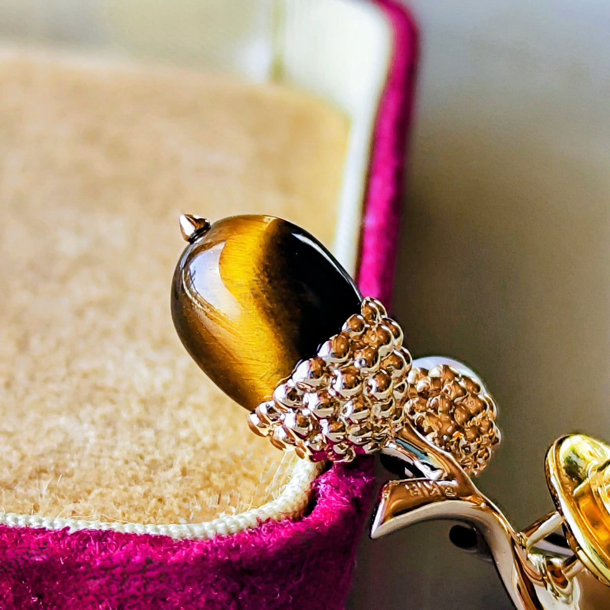 MIKIMOTO ミキモト ドングリのモチーフ タイガーアイ あこや真珠 ブローチ
