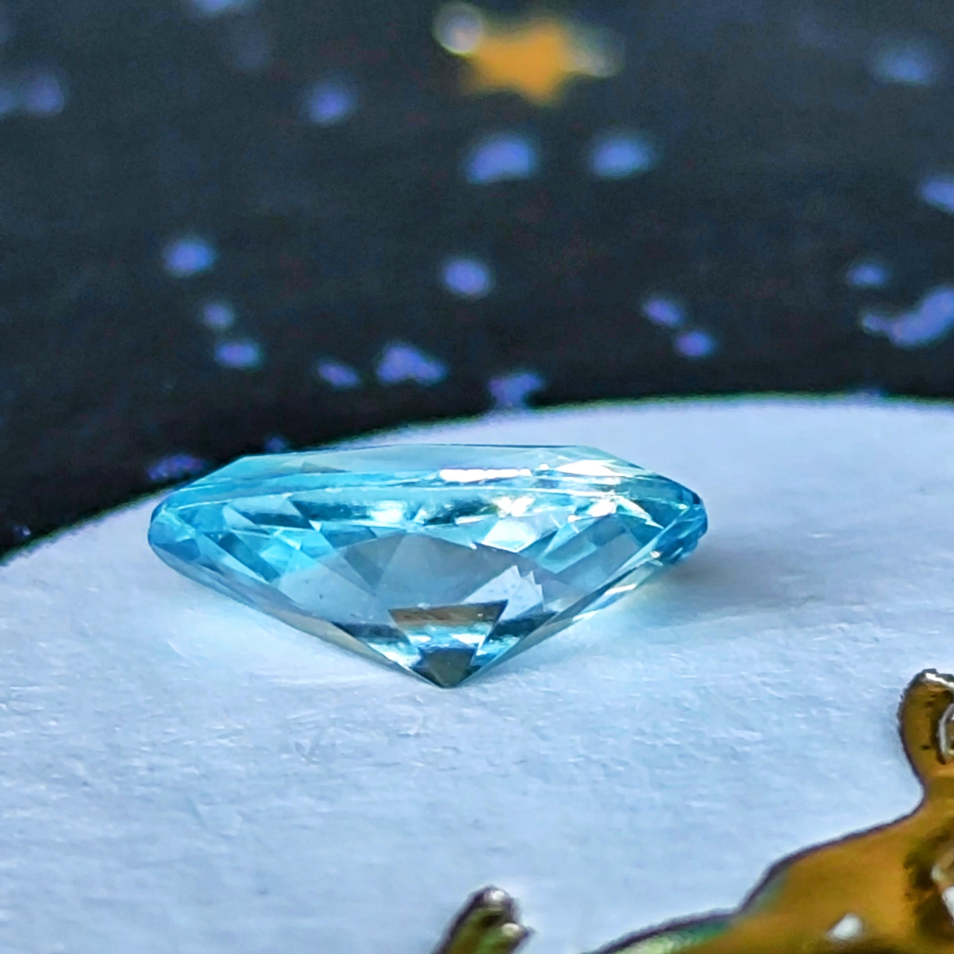 【ルース】天然バイカラージルコン 0.721ct 鑑別書