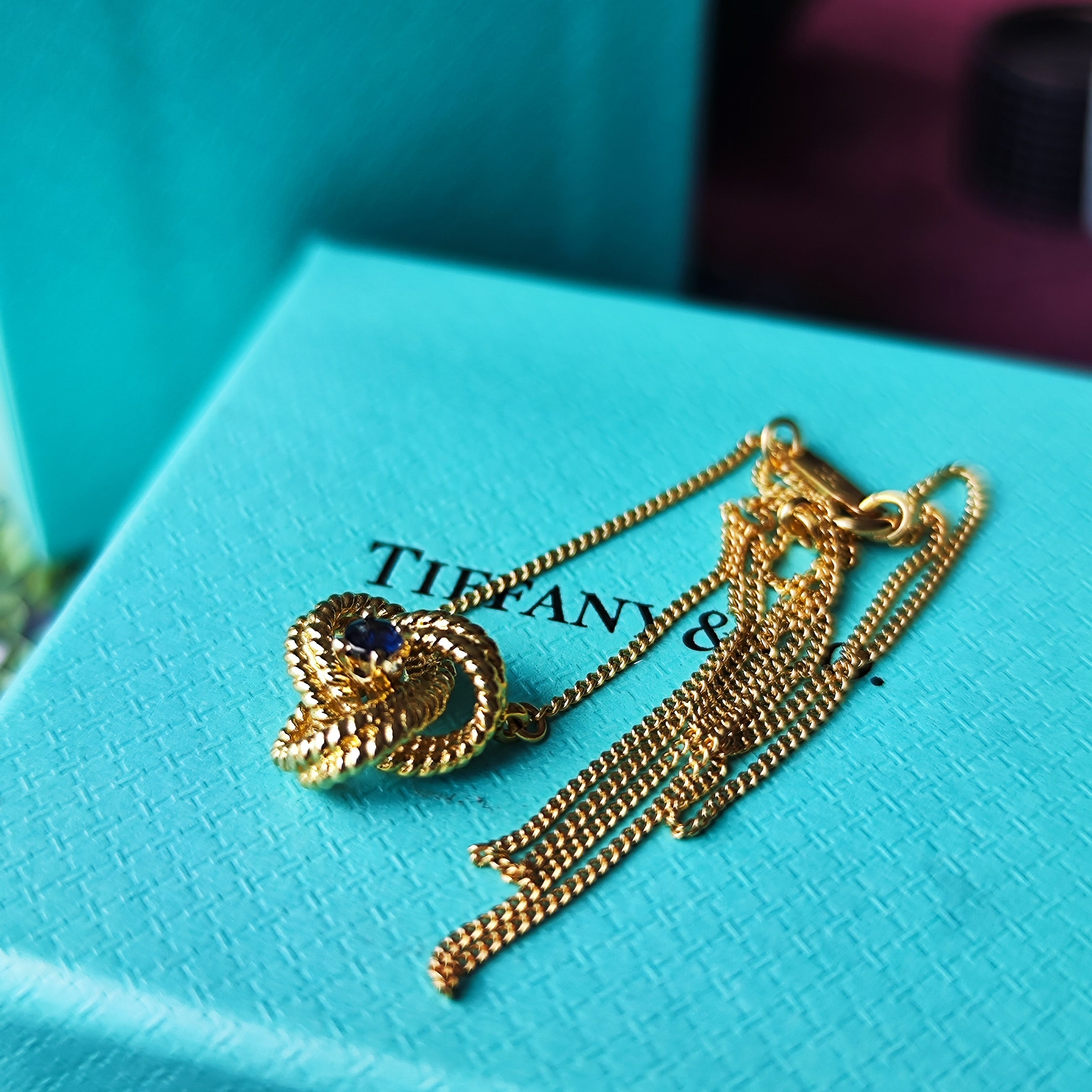TIFFANY &Co ティファニー ツイストノットネックレス サファイア TIFFANY &Co ティファニー ツイストノットネックレス サファイア