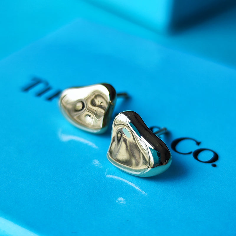 TIFFANY &Co ティファニー フルハート 18金ピアス