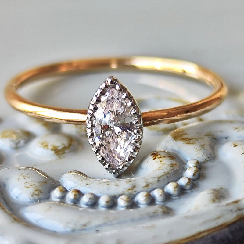 天然 ピンクダイヤモンド リング 0.05～0.06ct FANCY LIGHT PINK