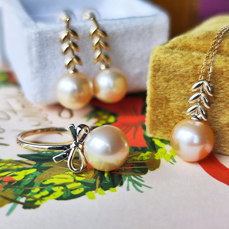 【アプリコット】有核淡水パール ピアス 10金