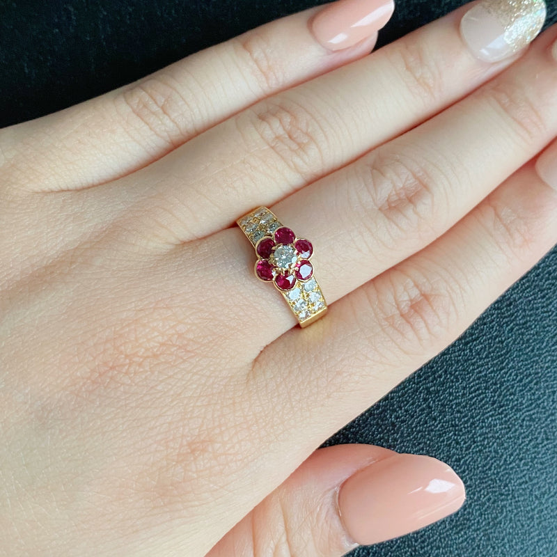 【Vintage Van Cleef & Arpels】ヴァンクリーフ&アーペル マデール ルビー ダイヤモンド フラワーリング