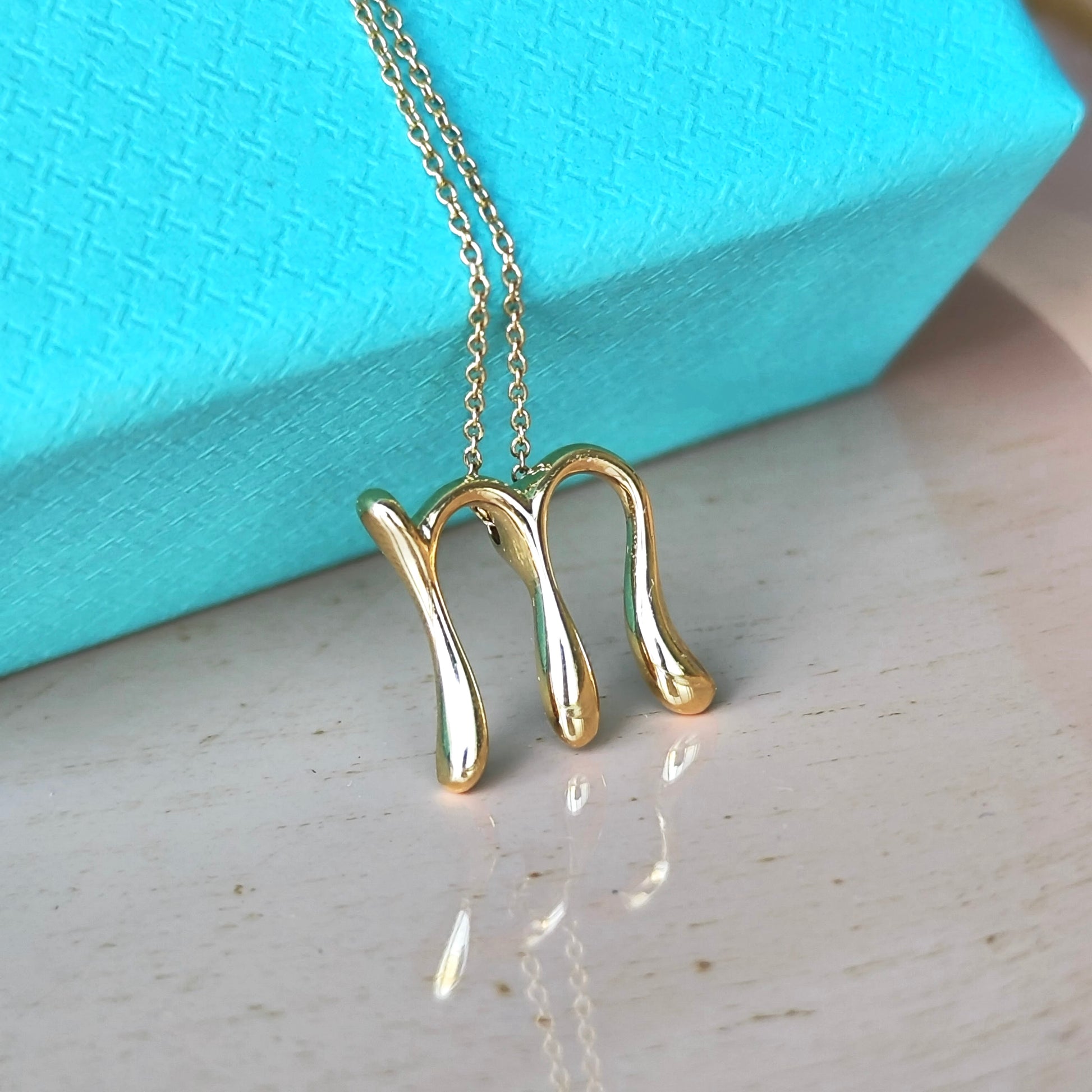TIFFANY &Co ティファニー レター「M」ネックレス 18金YG
