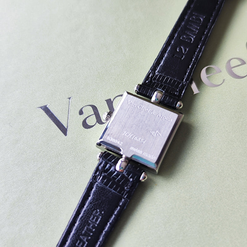 Van Cleef & Arpels ヴァンクリーフ&アーペル クラシックカレ クォーツ