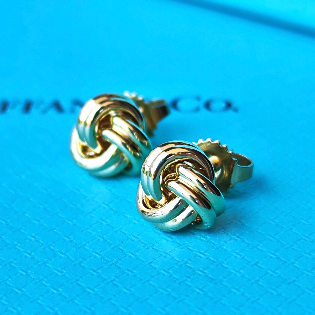 TIFFANY &Co ティファニー ノットシグネチャー ピアス 18金YG
