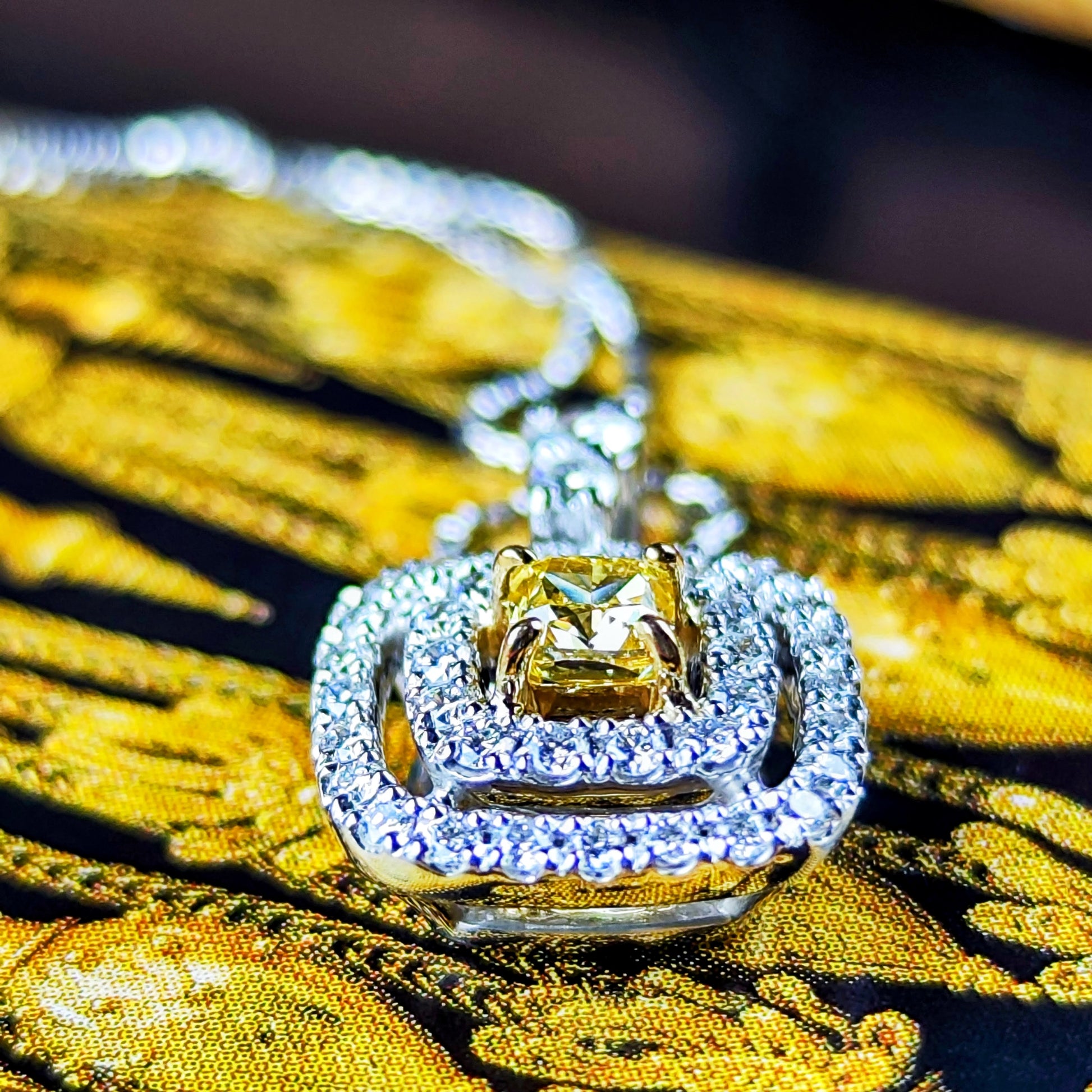 【イエローダイヤ】FANCY INTENSE YELLOW VVS2 0.186ct ネックレス