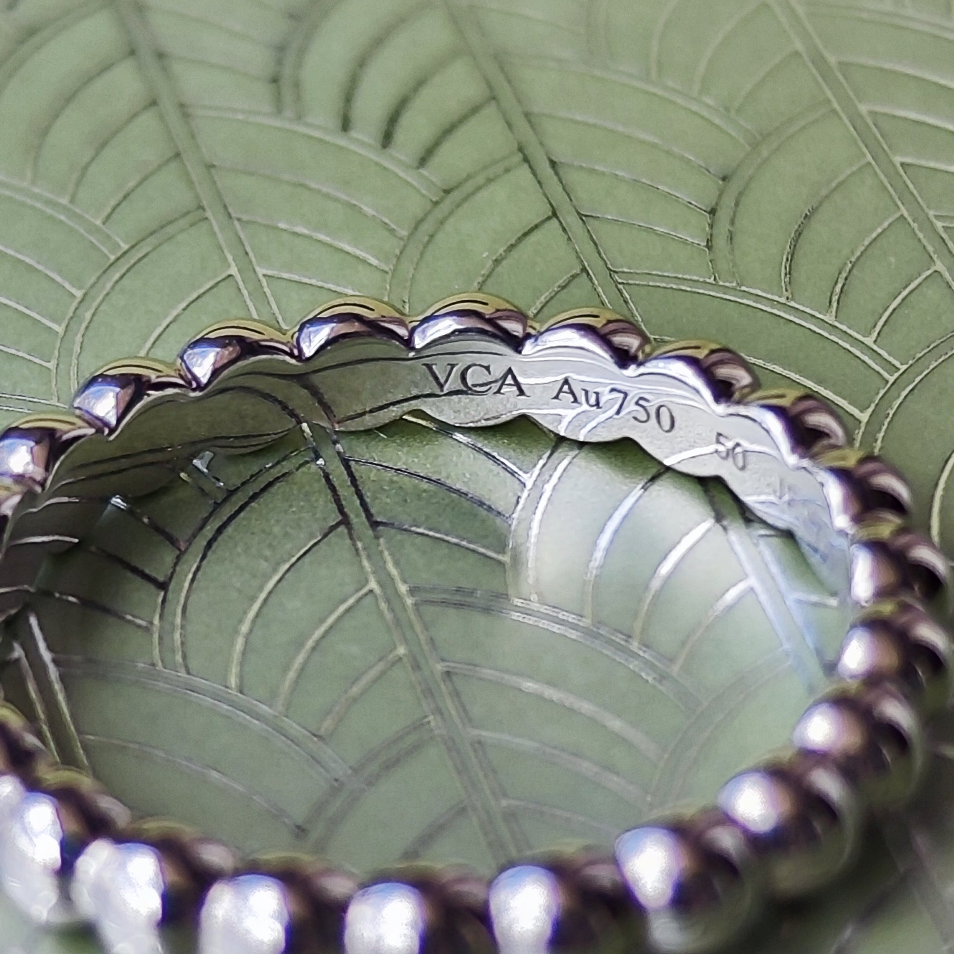 Van Cleef & Arpels ヴァンクリーフ&アーペル ペルレ ミディアム 50