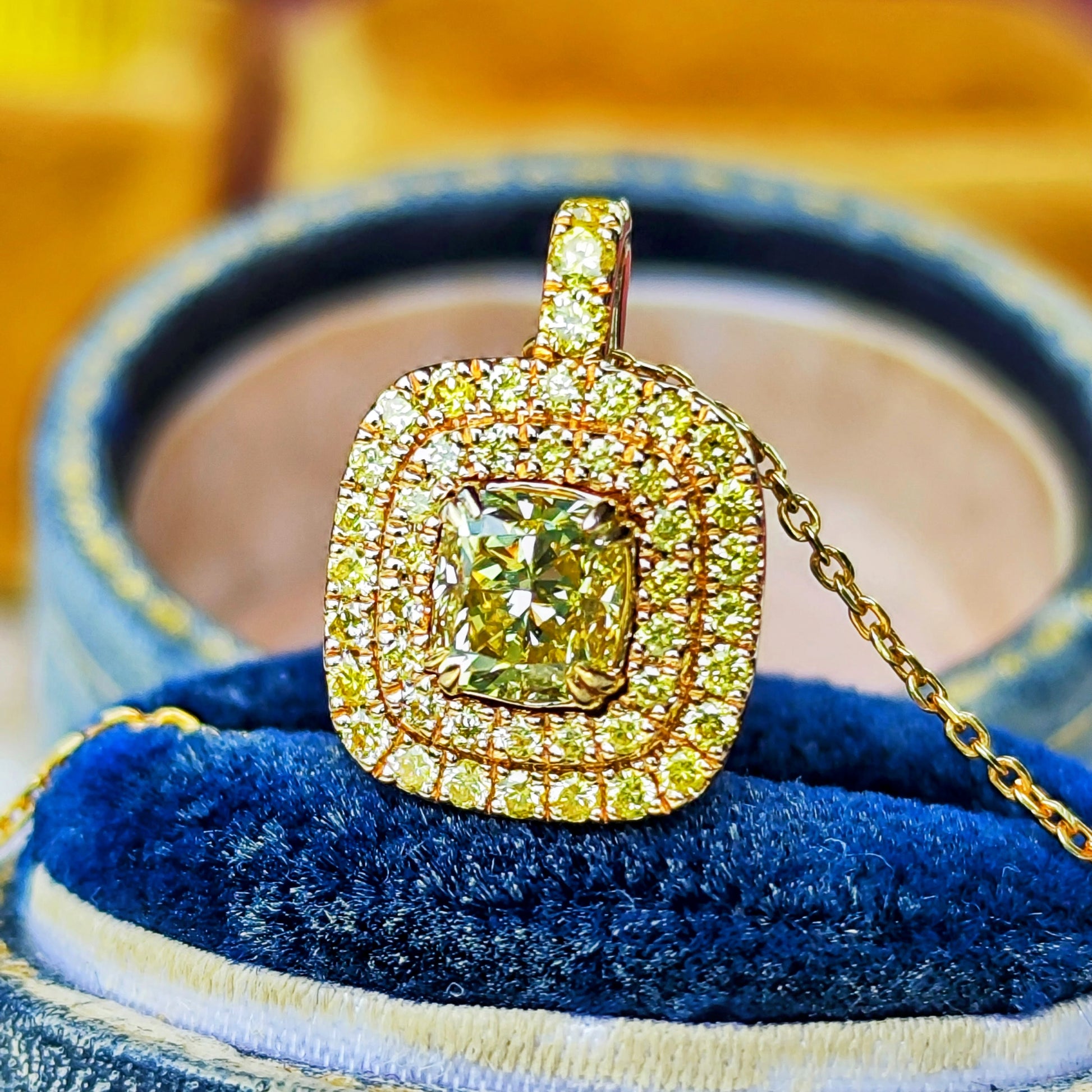 【イエローダイヤ】FANCY INTENSE YELLOW VVS2 0.71ct ネックレス GIA