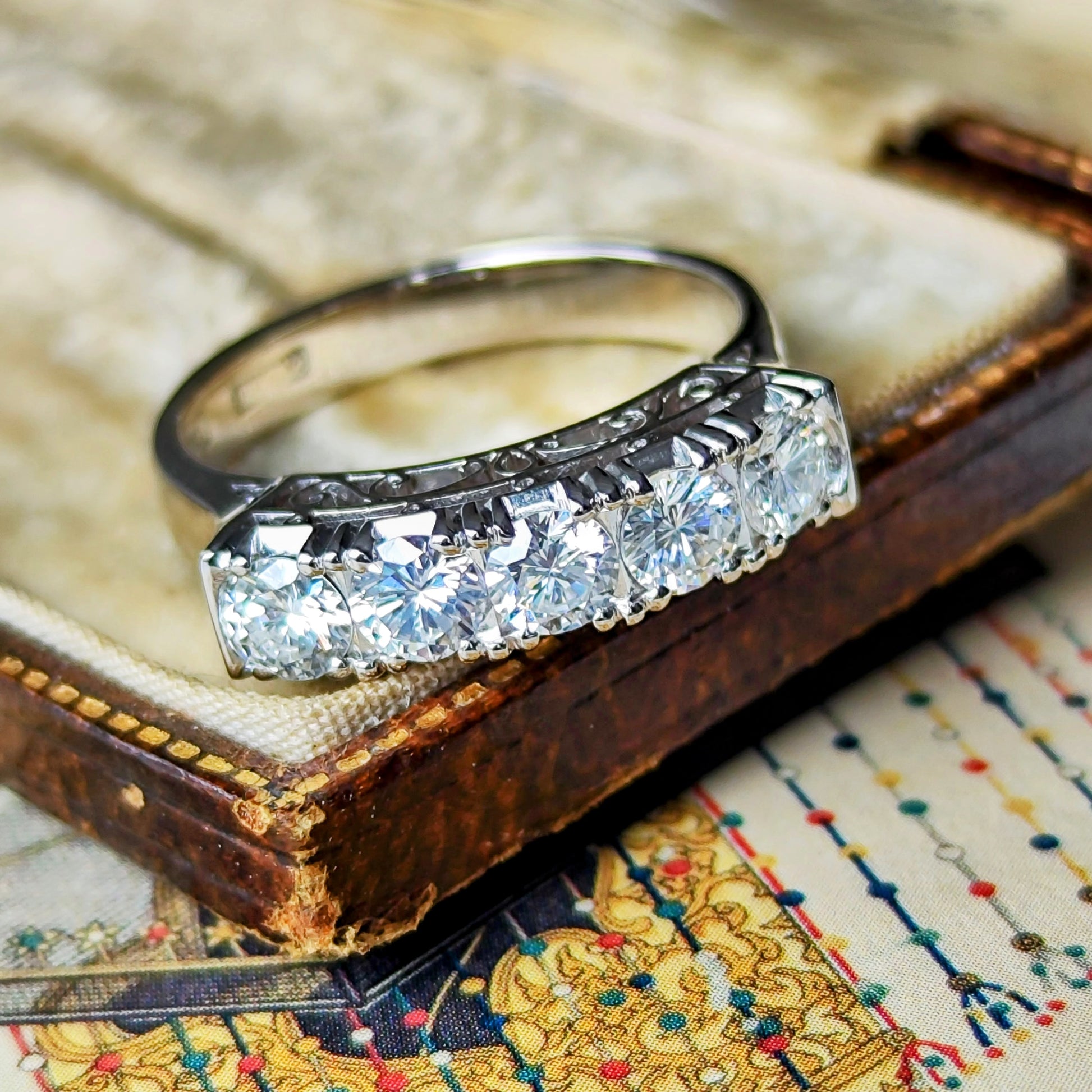 【昭和レトロ】天然ダイヤモンド 0.90ct 唐草模様 プラチナリング