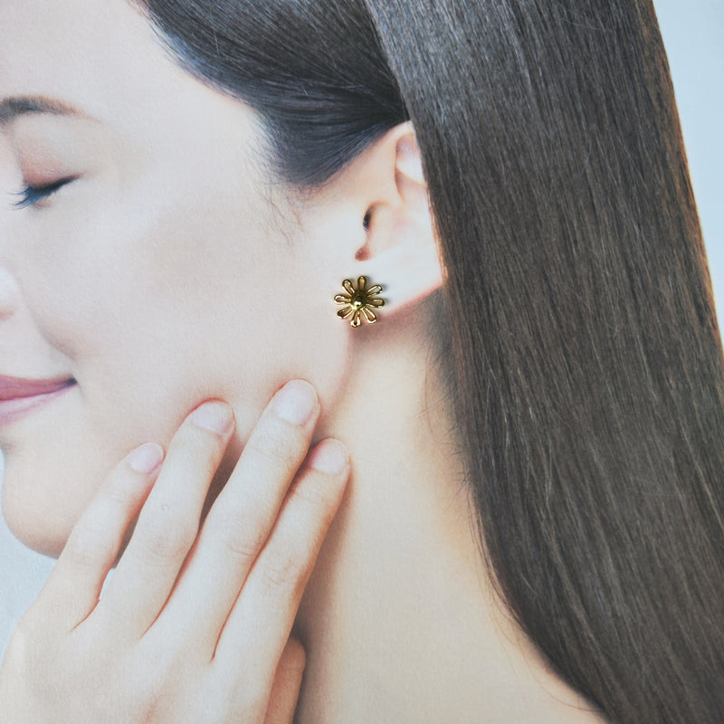 TIFFANY &Co ティファニー デイジーフラワー 18金YG ピアス