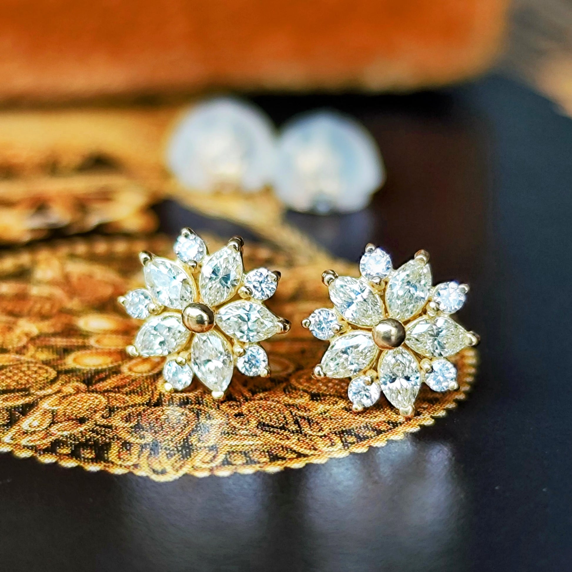 天然ダイヤモンド マーキスカット 18金ピアス