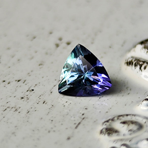 【ルース】天然ゾイサイト パーティカラー 0.80ct