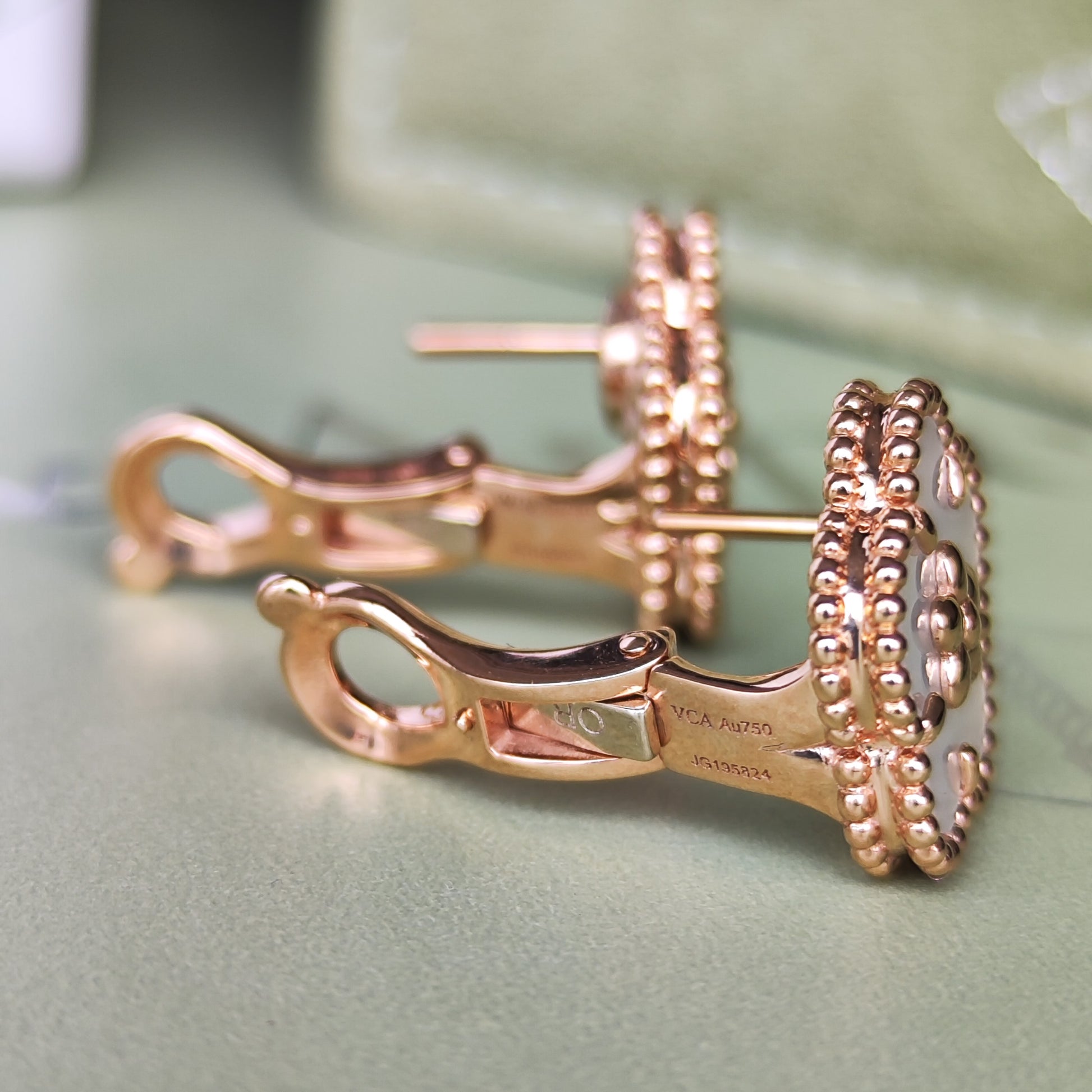 Van Cleef & Arpels ヴァンクリーフ&アーペル ラッキースプリング プラムブロッサム ピアス