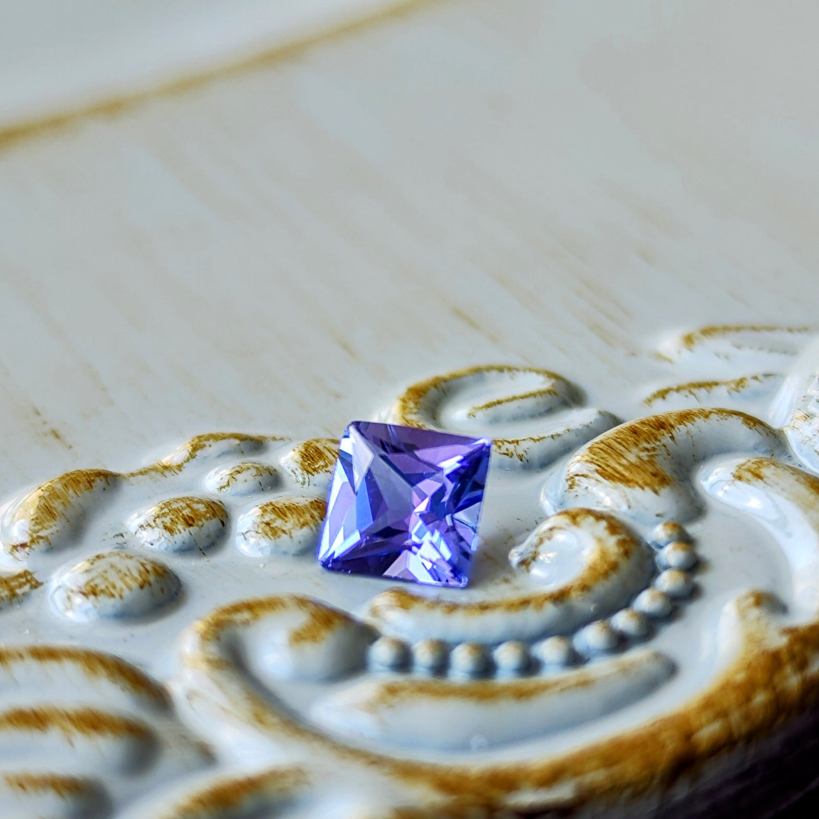 お得 タンザナイトルース ルース】天然タンザナイト ゾイサイト 0.573ct – Mico宝飾店