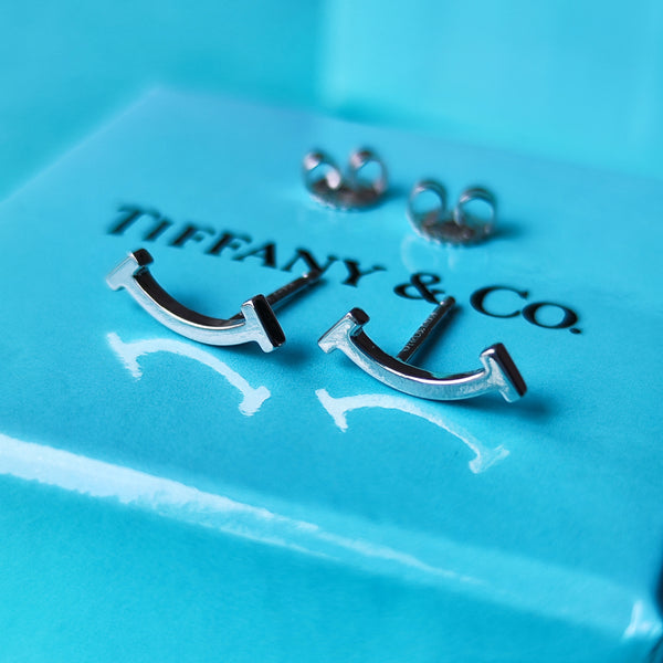 TIFFANY &Co ティファニー Tスマイル 18金WG ピアス