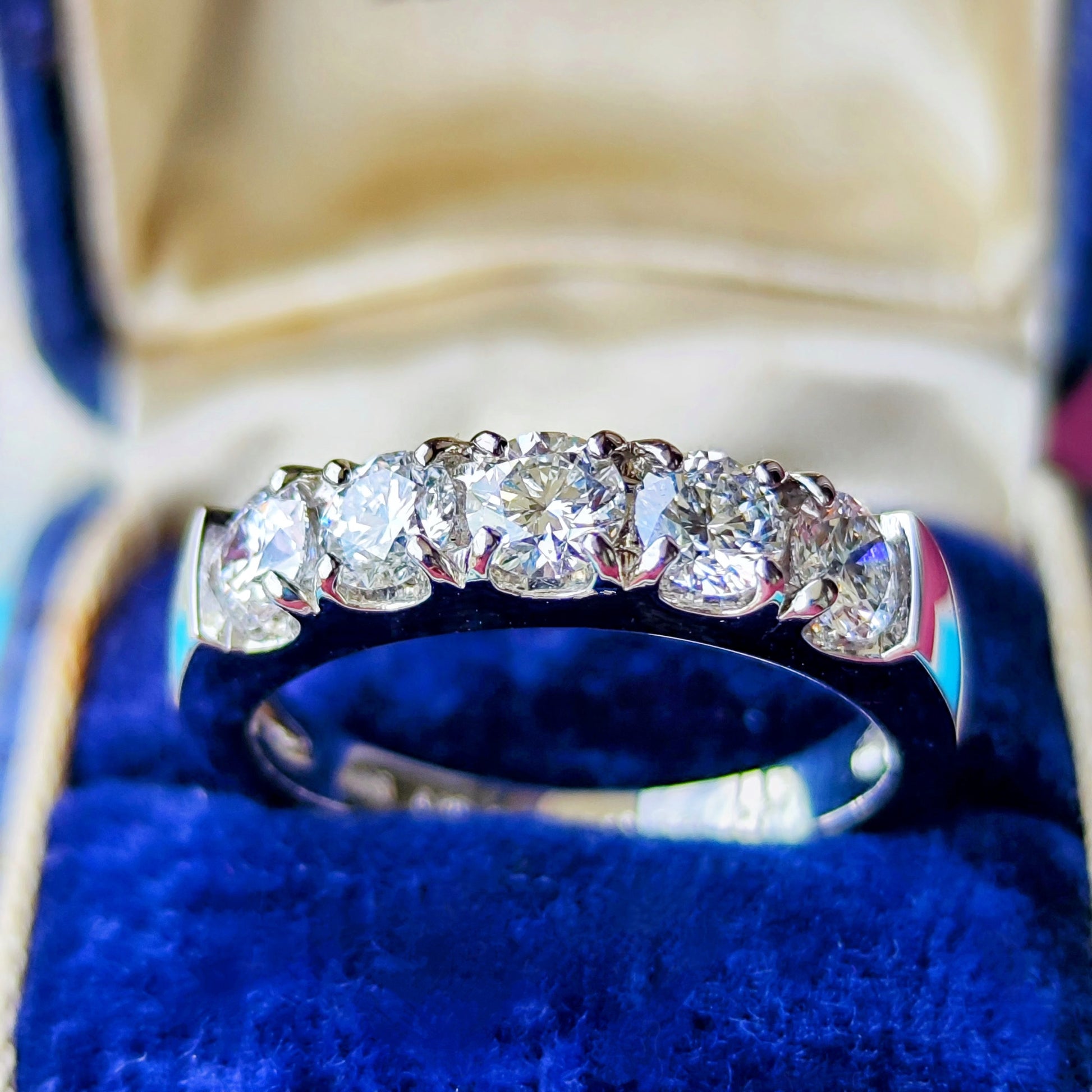 【極上なハフエタ】天然ダイヤモンド 1.03ct D-IF-3E ハーフエタニティリング プラチナ