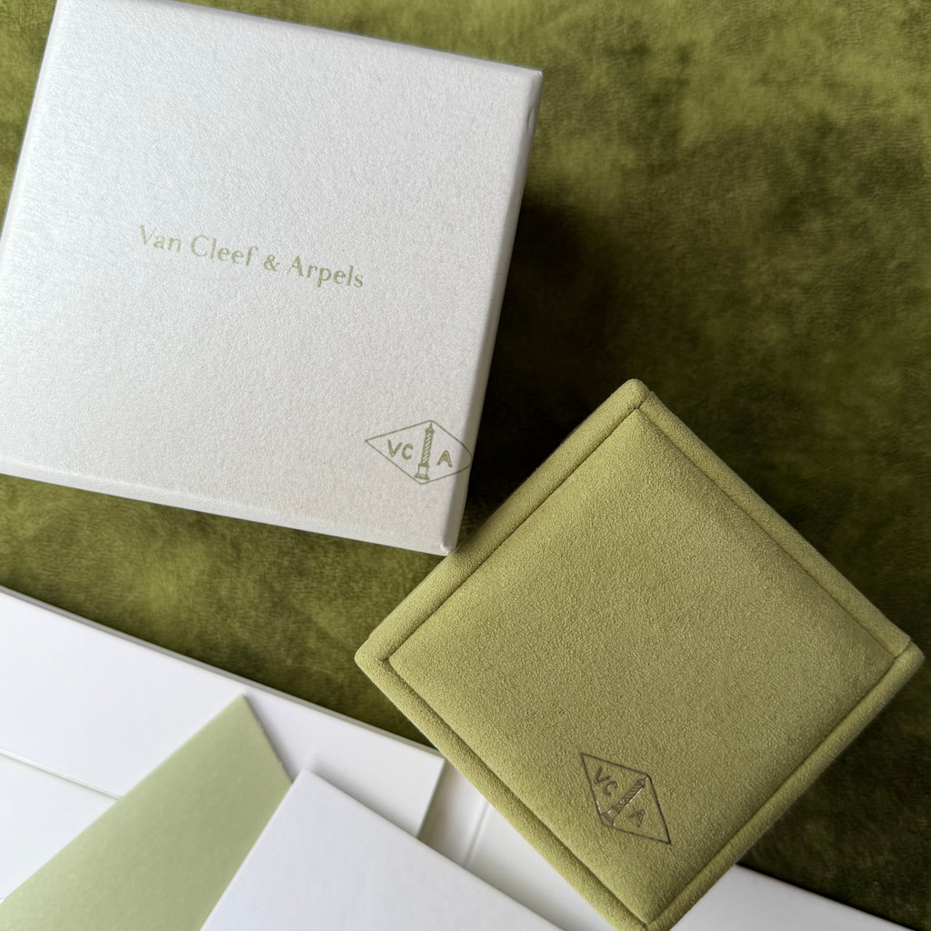 Van Cleef & Arpels ヴァンクリーフ&アーペル ペルレ スモール 50 18金YG 2025年製 ギャランティ付き
