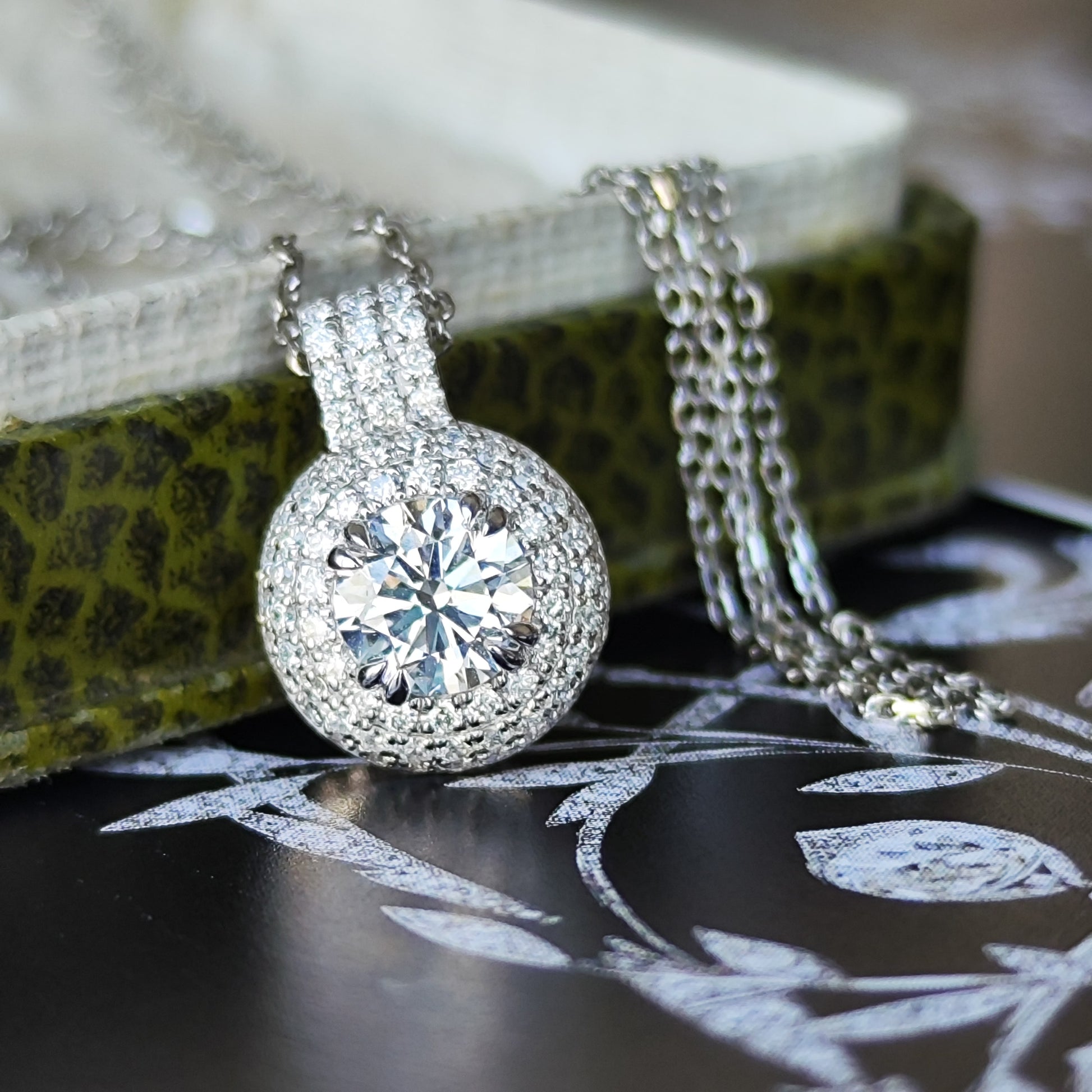 【インターナリーフローレス】天然ダイヤモンド 0.52ct プラチナネックレス