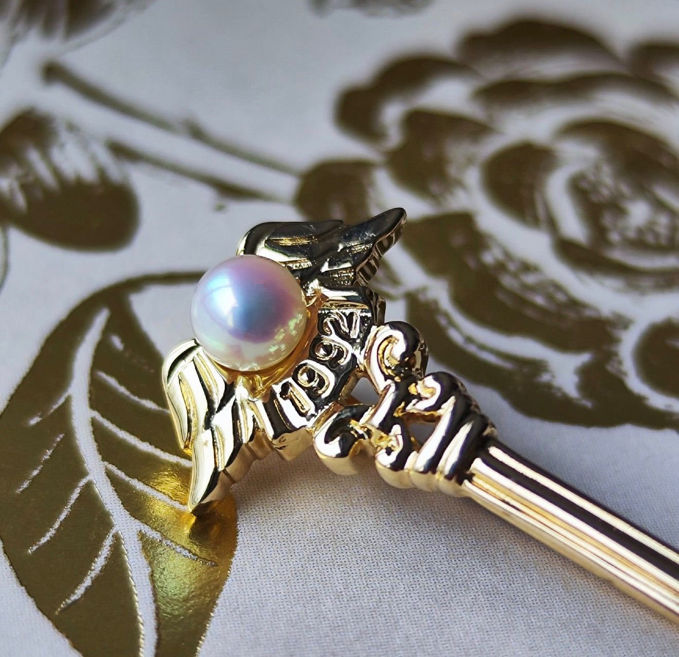 MIKIMOTO ミキモト 鍵と羽のモチーフ あこや真珠 18金 ブローチ