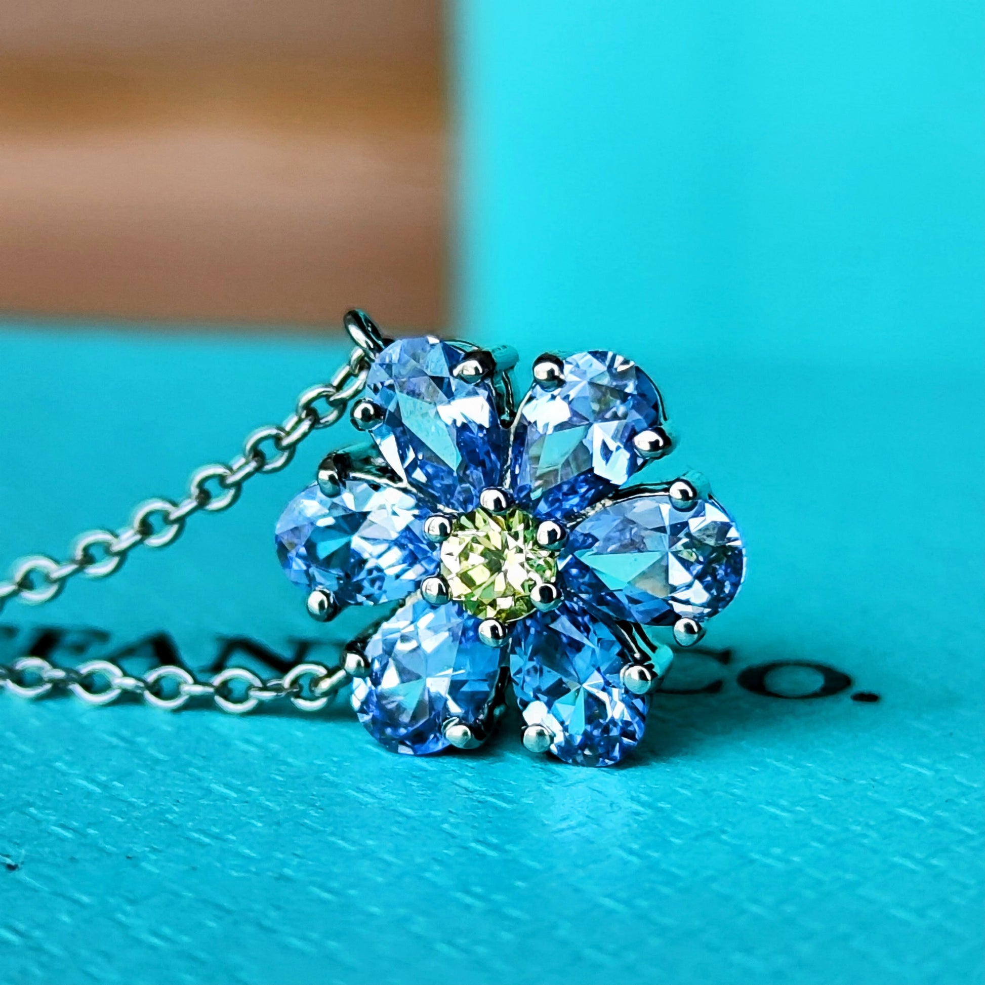 TIFFANY &Co ティファニー サファイア フラワーネックレス プラチナ