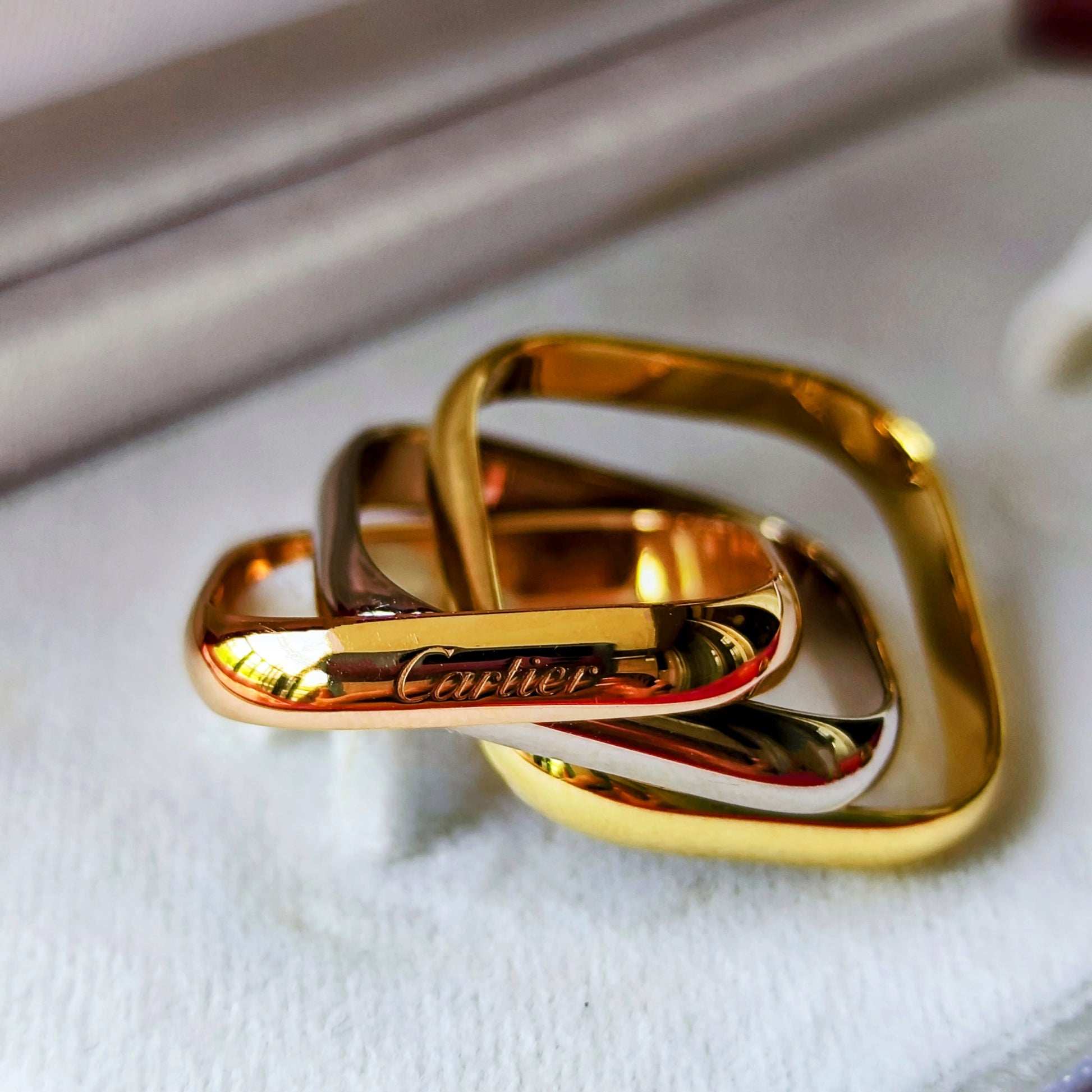 Cartier カルティエ トリニティ クッション クラシック 53