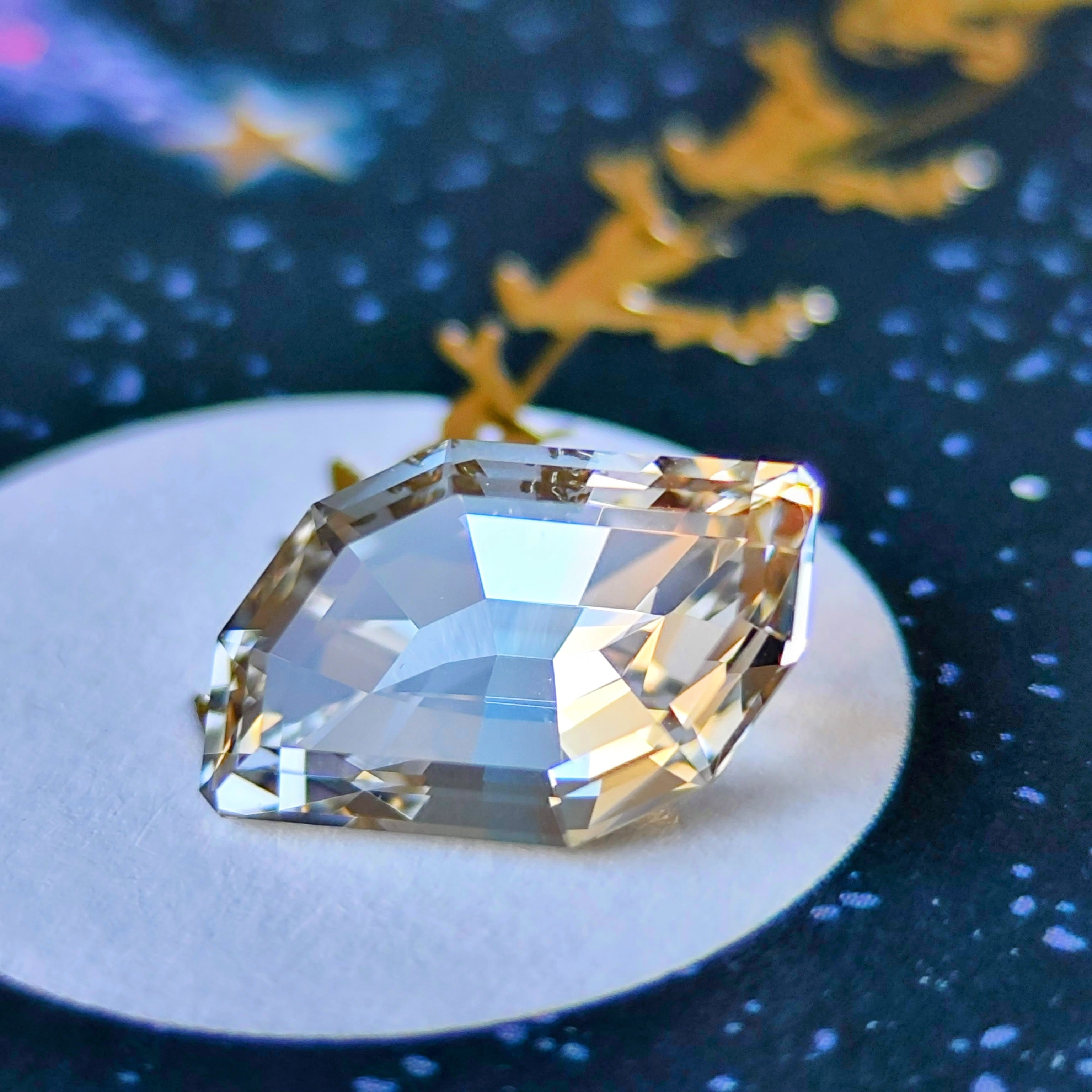 【ルース】天然バイカラートパーズ ウクライナ産 8.124ct 鑑別書付き