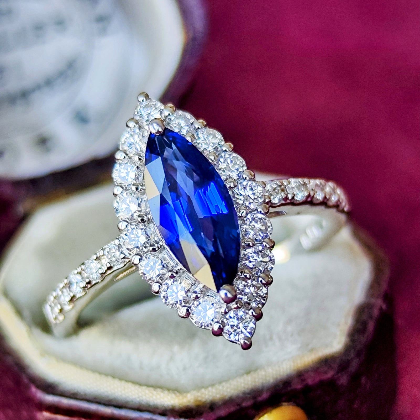 ロイヤルブルー】天然サファイア マーキスカット 天然ダイヤモンド