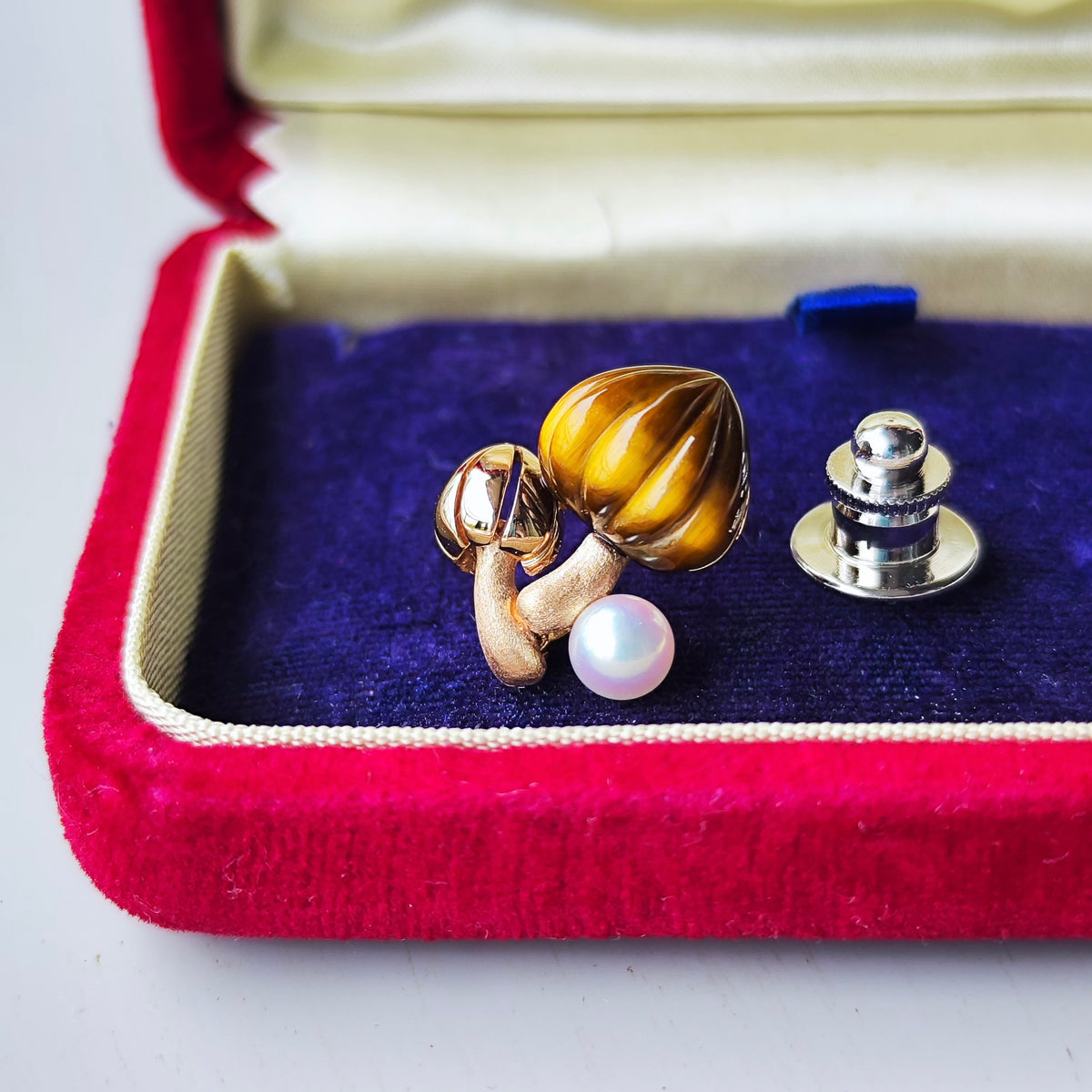 MIKIMOTO ミキモト キノコのモチーフ タイガーアイ あこや真珠 ブローチ 2010年チャリティ