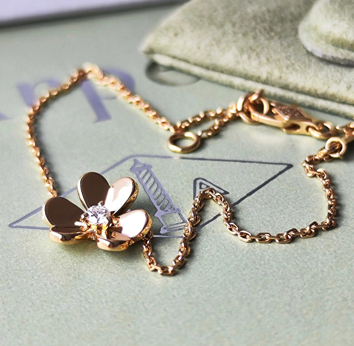 Van Cleef & Arpels ヴァンクリーフ&アーペル フリヴォル ダイヤモンド ミニ ブレスレット