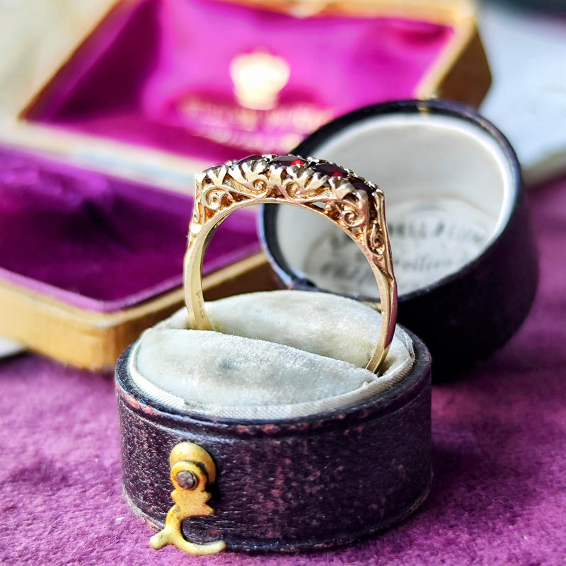 【イギリス アンティーク】天然アルマンディンガーネット ファイブストーンリング